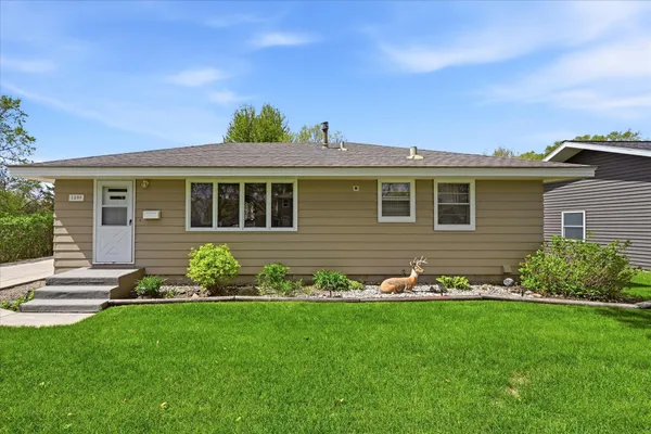 $350,000 | 1209 Vincent Place, Chaska, MN 55318
