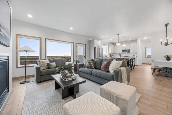 $649,900 | 8414 61st Street South, Horace, ND 58047