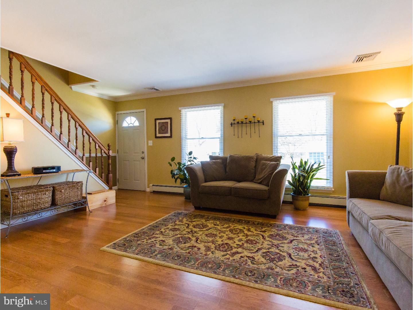 28 Horn Road Levittown, PA 19056 - Photo 3 of 25 Living Room