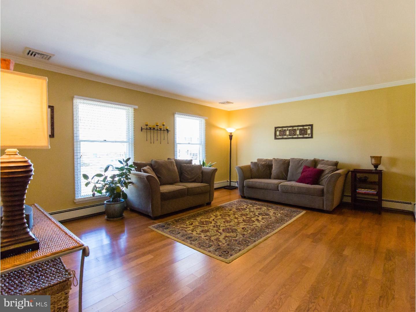28 Horn Road Levittown, PA 19056 - Photo 4 of 25 Living Room