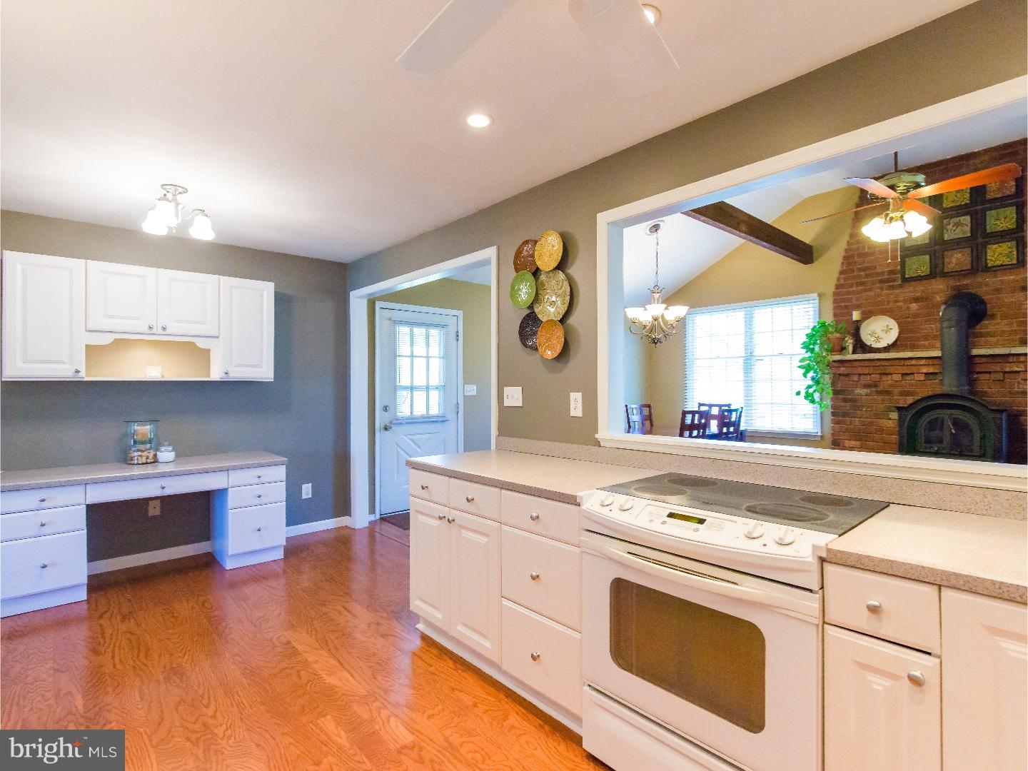 28 Horn Road Levittown, PA 19056 - Photo 6 of 25 Gallery Image 6