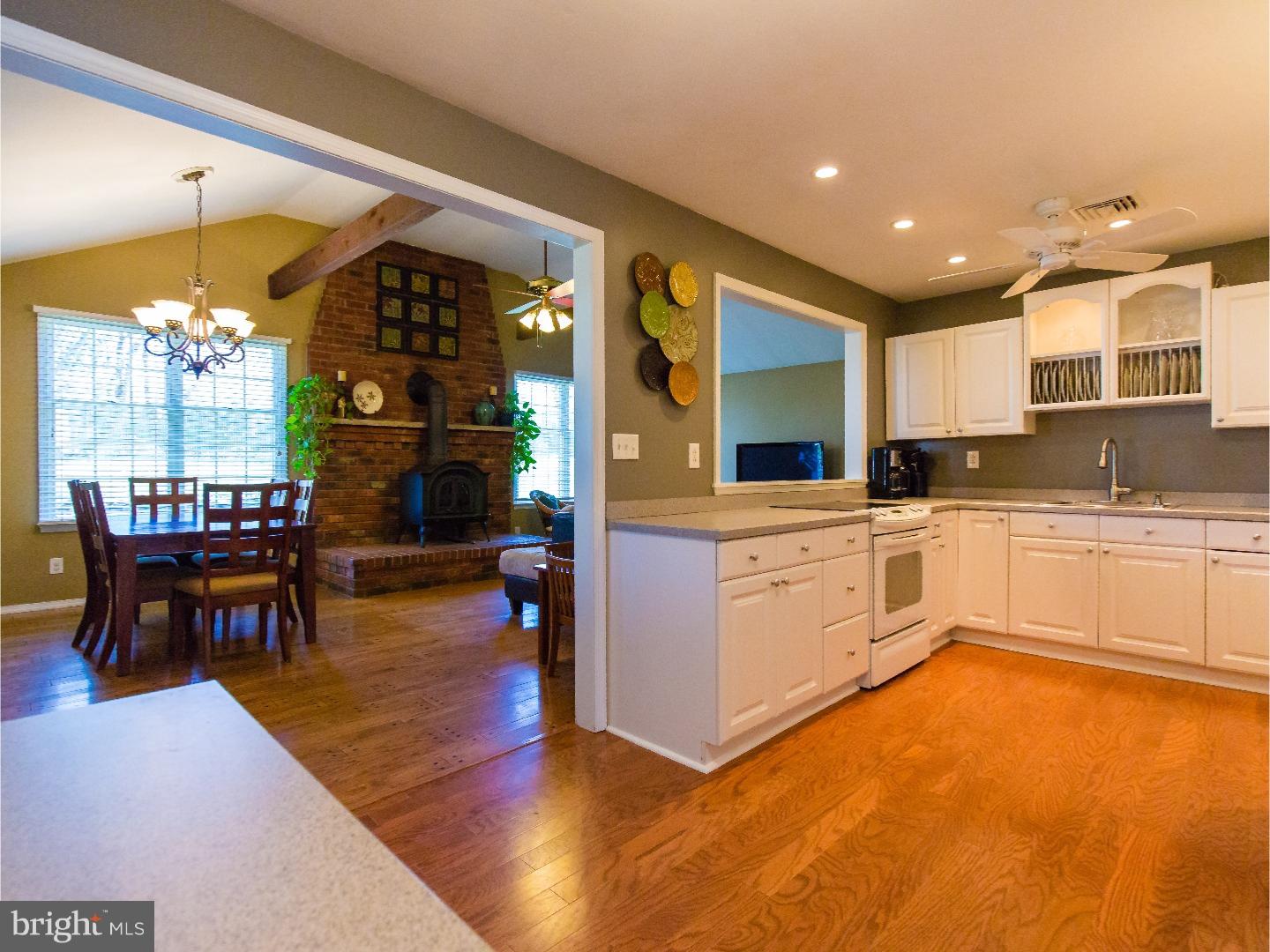 28 Horn Road Levittown, PA 19056 - Photo 7 of 25 Gallery Image 7