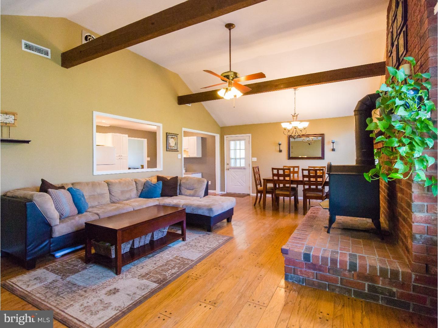 28 Horn Road Levittown, PA 19056 - Photo 8 of 25 Great Room