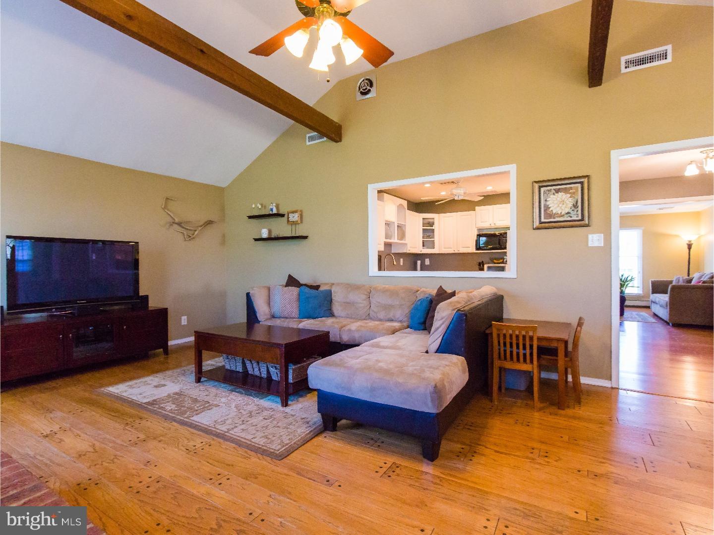 28 Horn Road Levittown, PA 19056 - Photo 9 of 25 Great Room