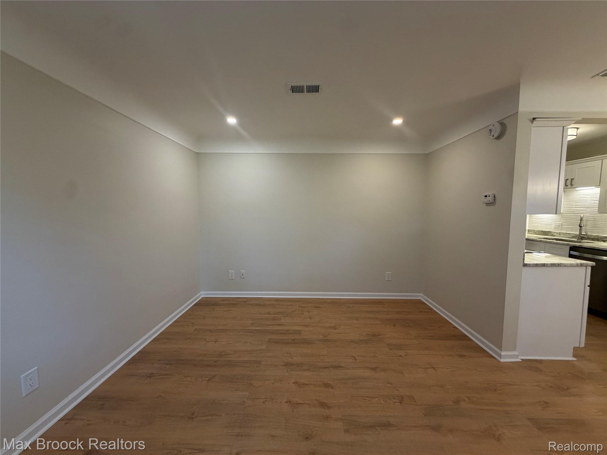 3875 Devon Road, Unit # 9 Royal Oak, MI 48073 - Photo 14 of 17 IMG_5455.jpeg
