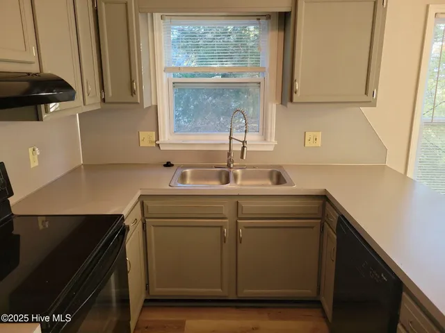 $1,250 | 106 West Victoria Court, Unit D, Greenville, NC 27834