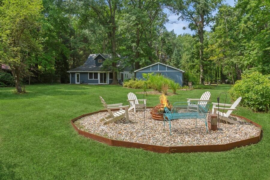 15965 Ruffino Road Union Pier, MI 49129 - Photo 4 of 25 04_15965RuffinoRd_2007_HUGEprivateyardwi