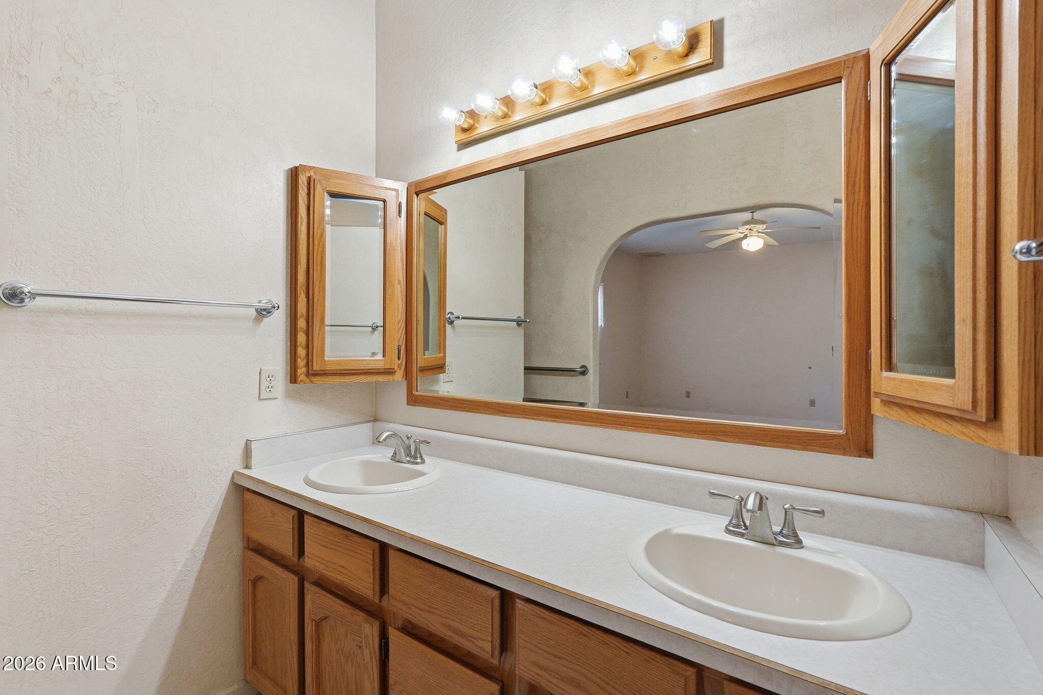 2630 West Irvine Road Phoenix, AZ 85086 - Photo 20 of 37 Primary Bath