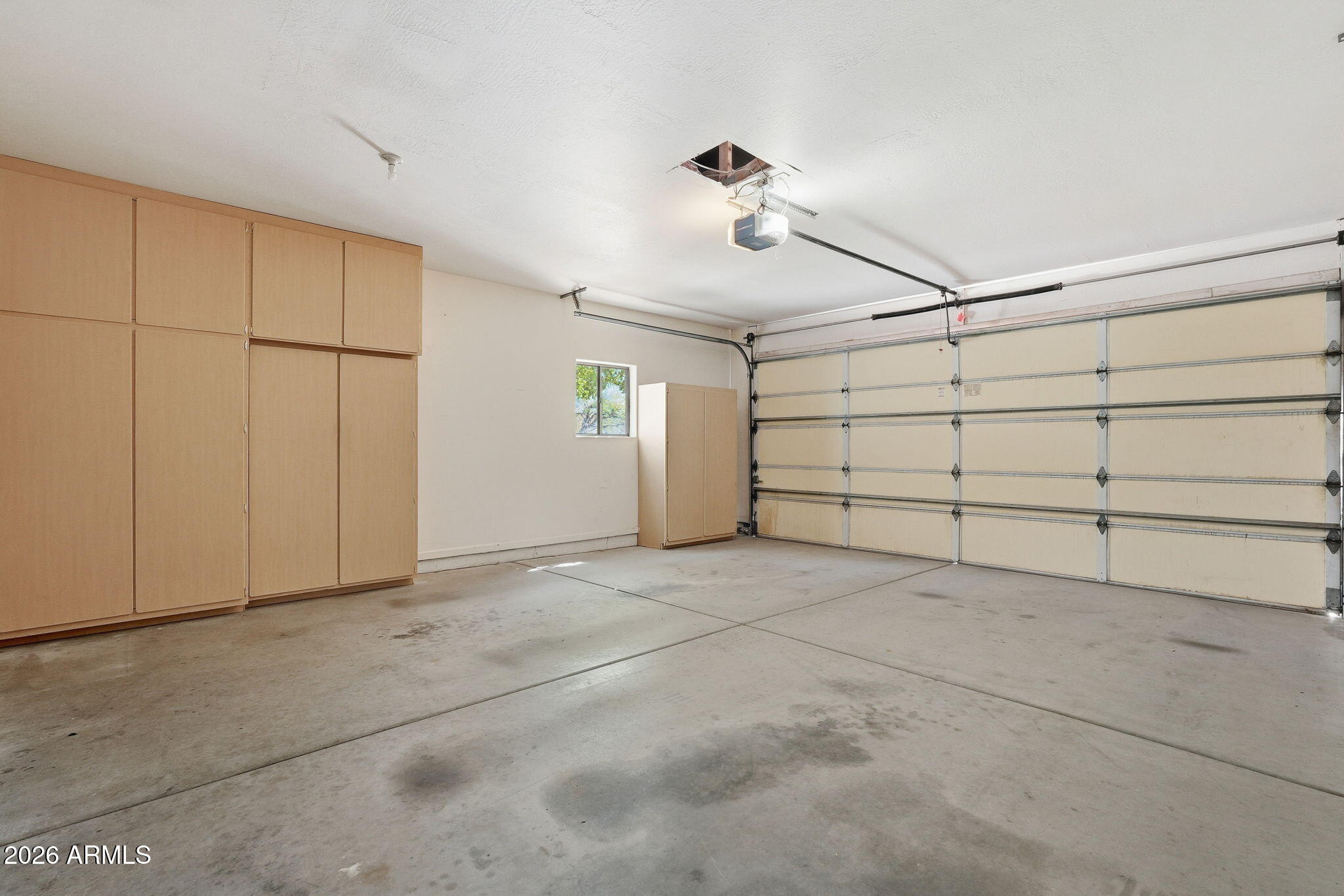 2630 West Irvine Road Phoenix, AZ 85086 - Photo 29 of 37 Main Garage