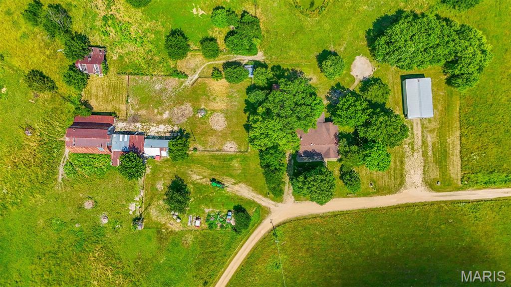 31337 Hudson Road Lebanon, MO 65536 - Photo 2 of 85