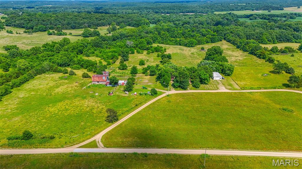 31337 Hudson Road Lebanon, MO 65536 - Photo 3 of 85