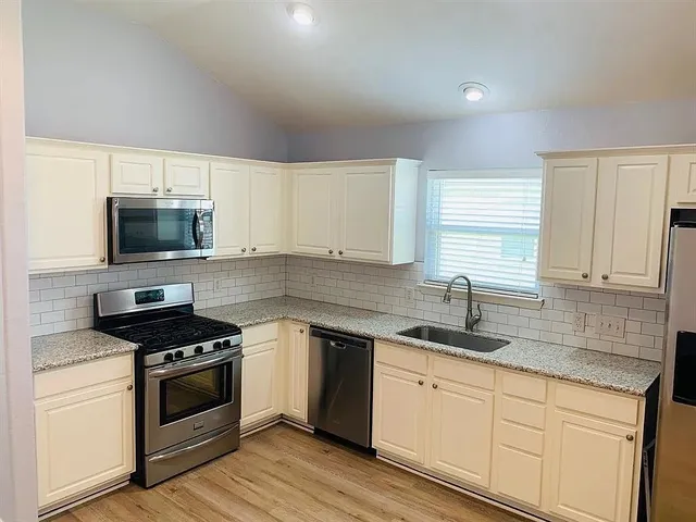 $2,000 | 8407 Resada Park Lane, Richmond, TX 77407