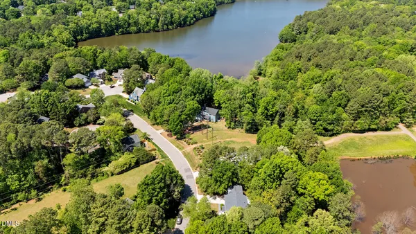 $679,900 | 140 Trafalgar Lane, Cary, NC 27513