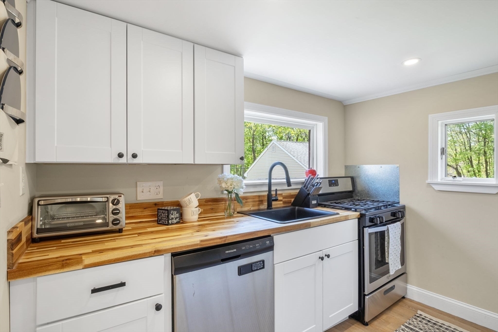 90 Manning Street Hudson, MA 01749 - Photo 2 of 38