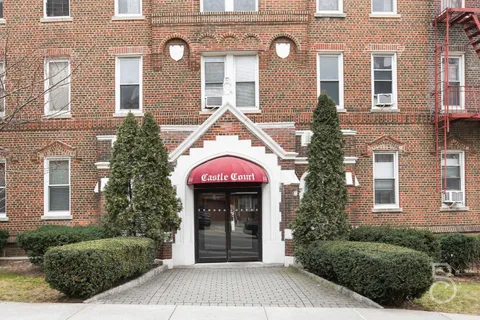 $229,000 | 83-55 Lefferts Boulevard, Unit 5A | Kew Gardens
