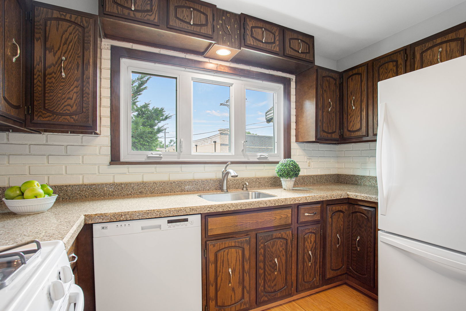 2217 Keystone Avenue North Riverside, IL 60546 - Photo 7 of 28