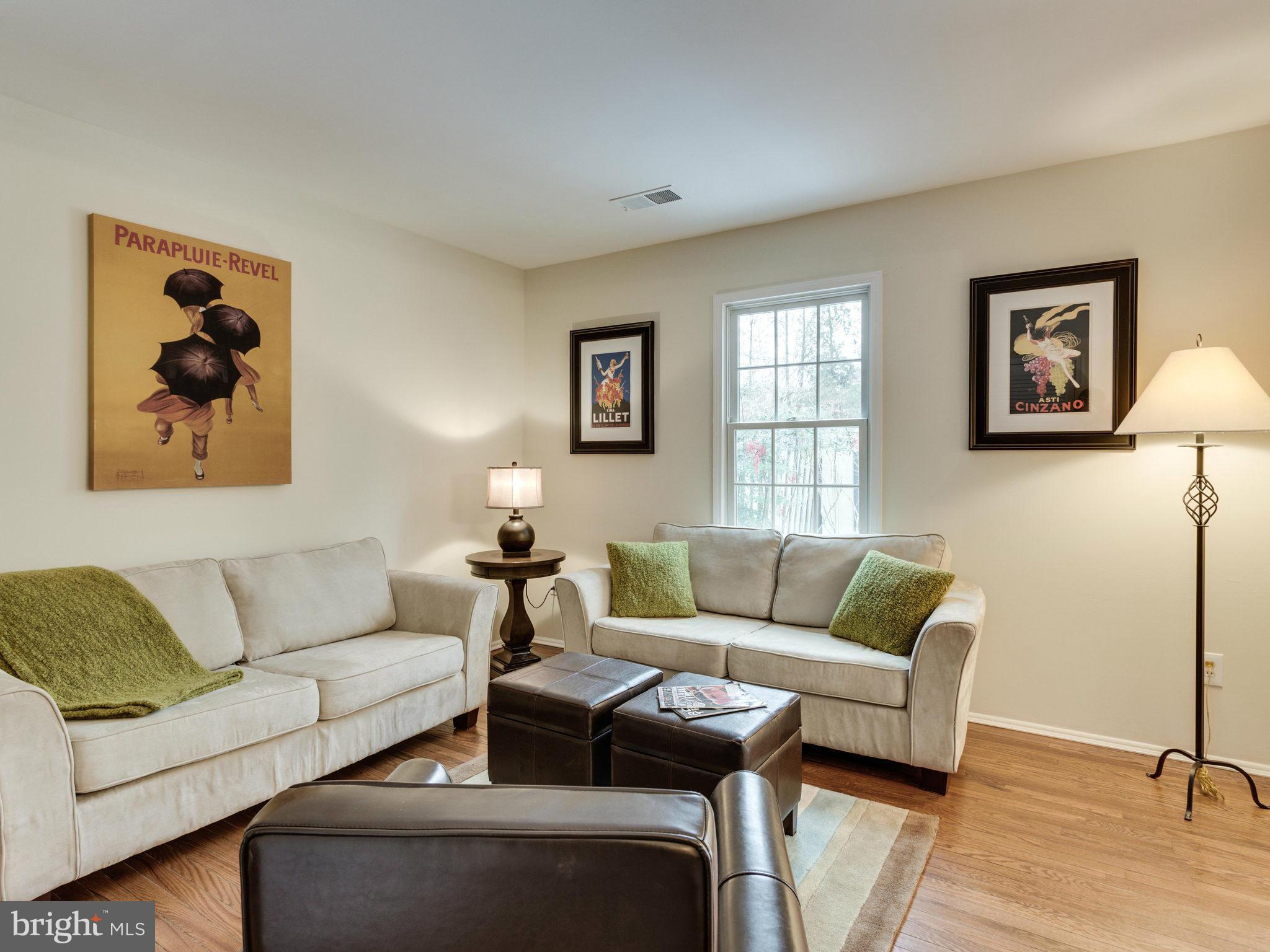 5457 Calvin Court Springfield, VA 22151 - Photo 4 of 30 Living Room
