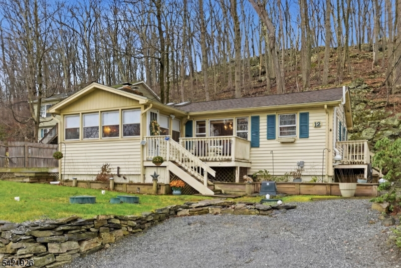 12 Cliffside Terrace Vernon, NJ 07461 - Photo 2 of 27