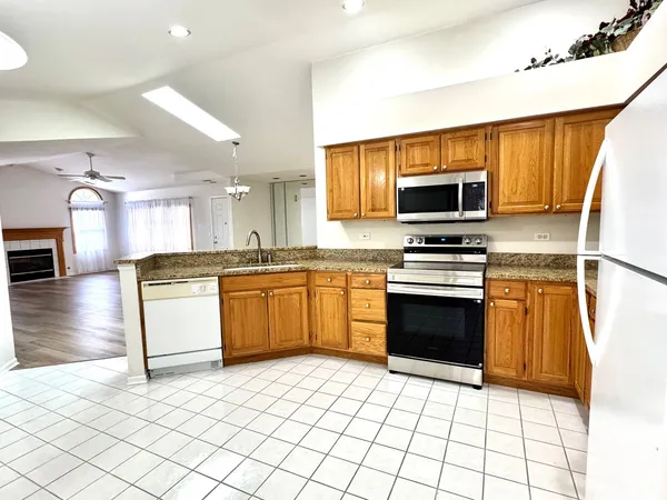 $2,850 | 403 Feldner Court, Palos Heights, IL 60463