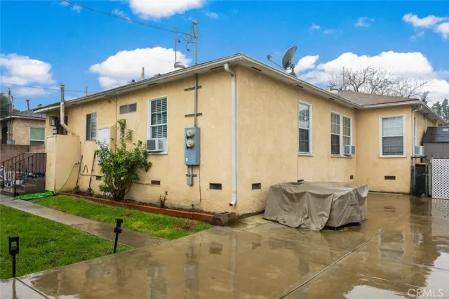 $995,000 | 2410 Termino Avenue, Long Beach, CA 90815