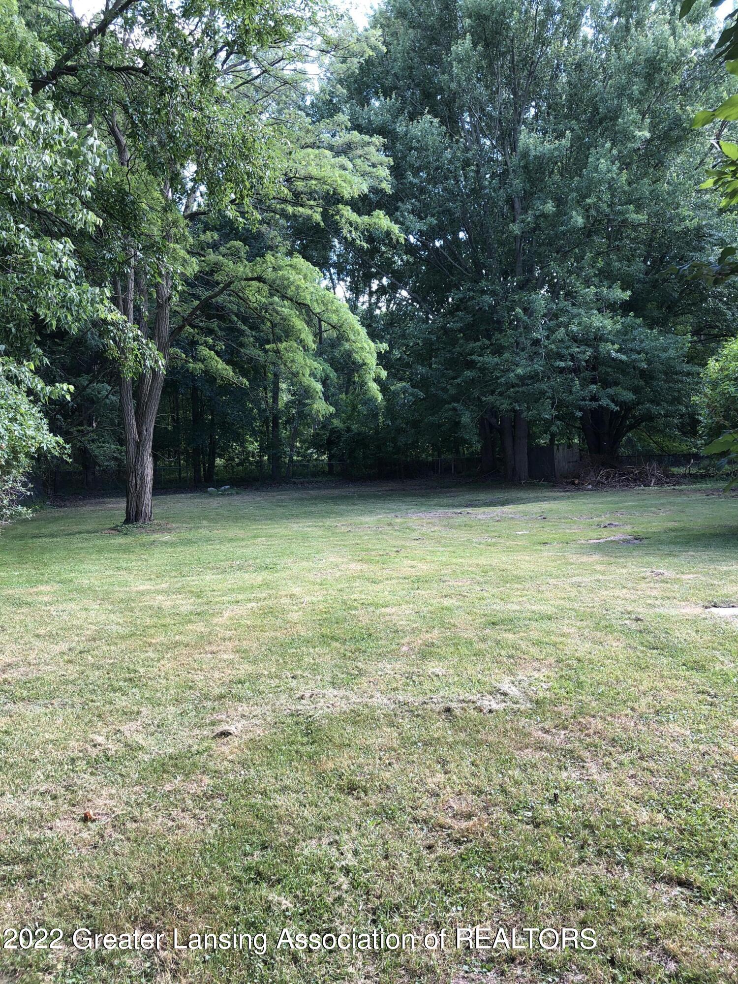 1905 West Jolly Road Lansing, MI 48910 - Photo 35 of 37 20220627_210620408_iOS