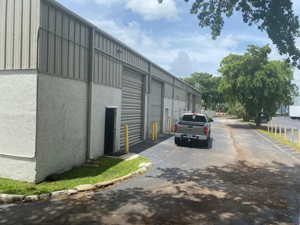 $21 | 290 Southwest 12th Avenue, Pompano Beach, FL 33069