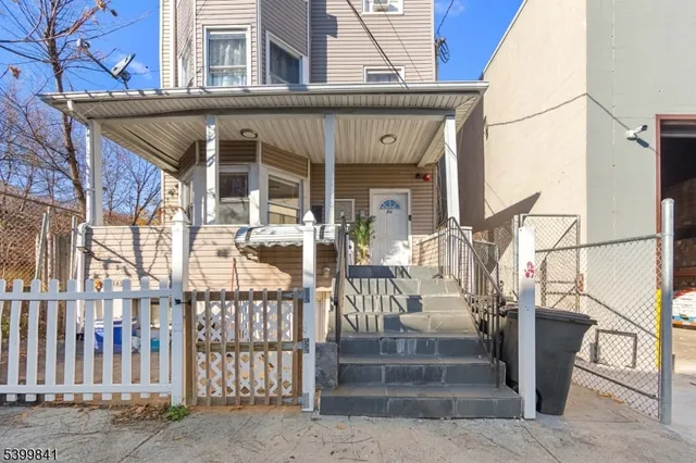 $1,900 | 84 Washington Place, Passaic, NJ 07055