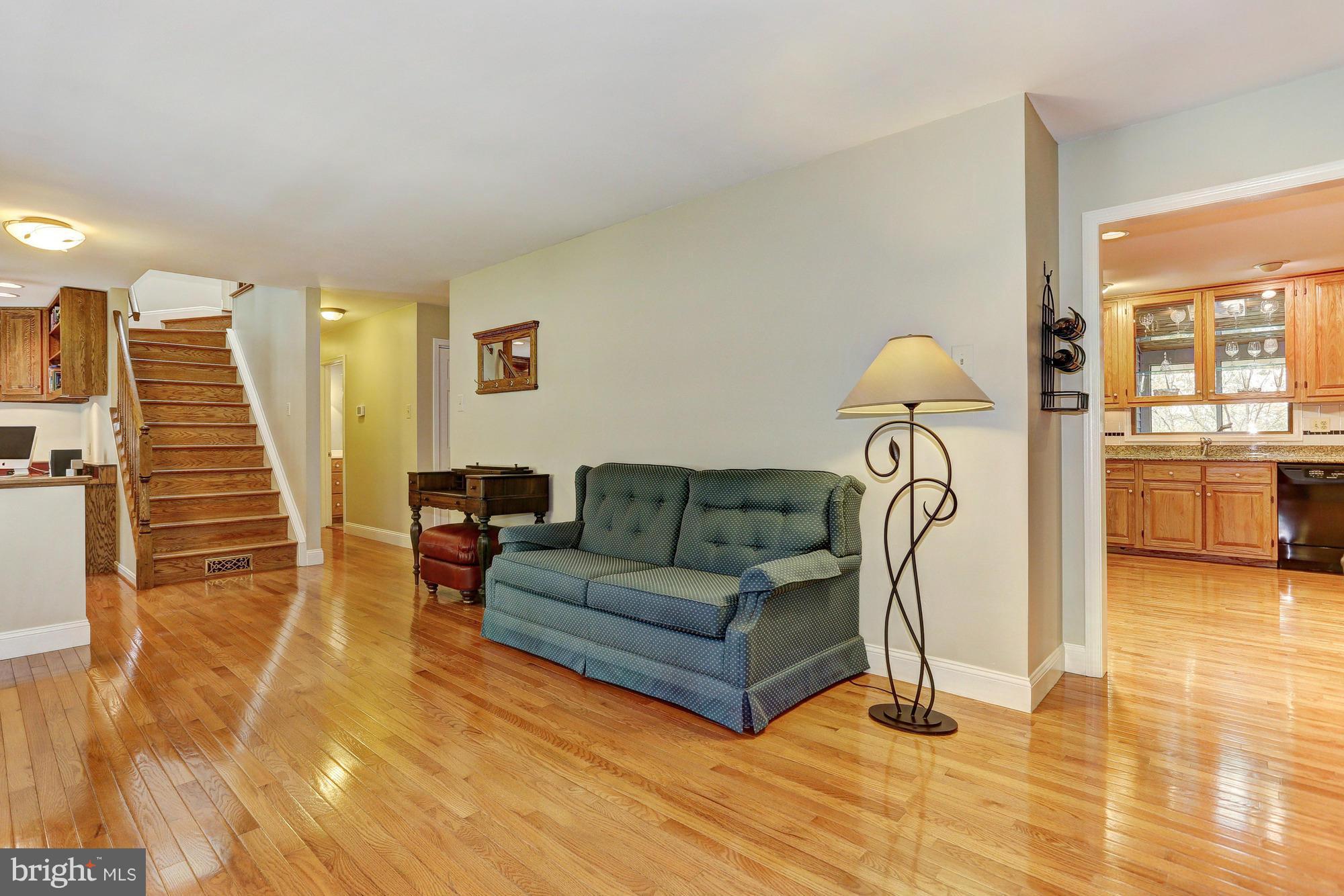 1096 Long Valley Road Westminster, MD 21158 - Photo 4 of 28 Living Room