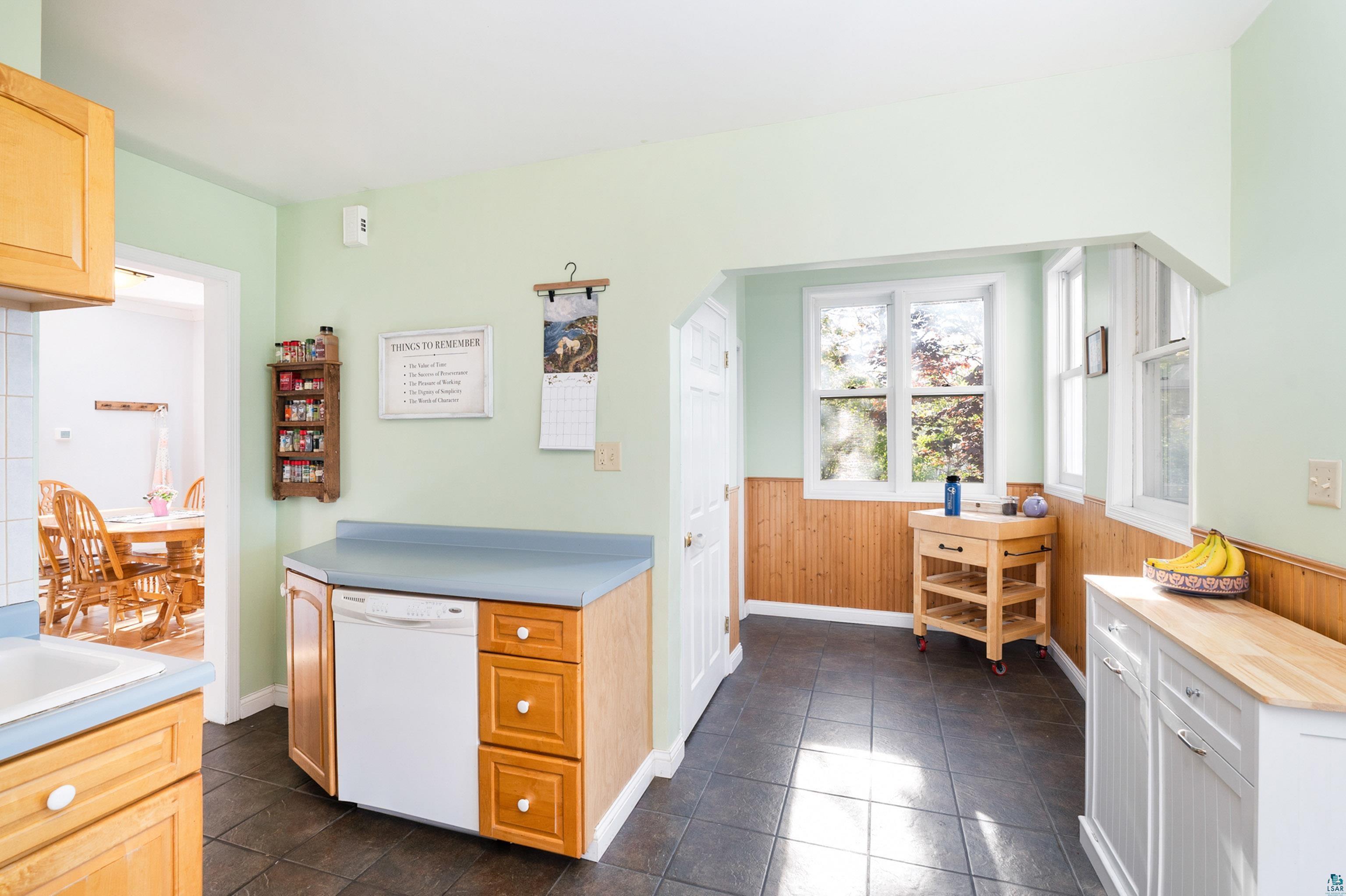 5410 Oneida Street Duluth, MN 55804 - Photo 14 of 58