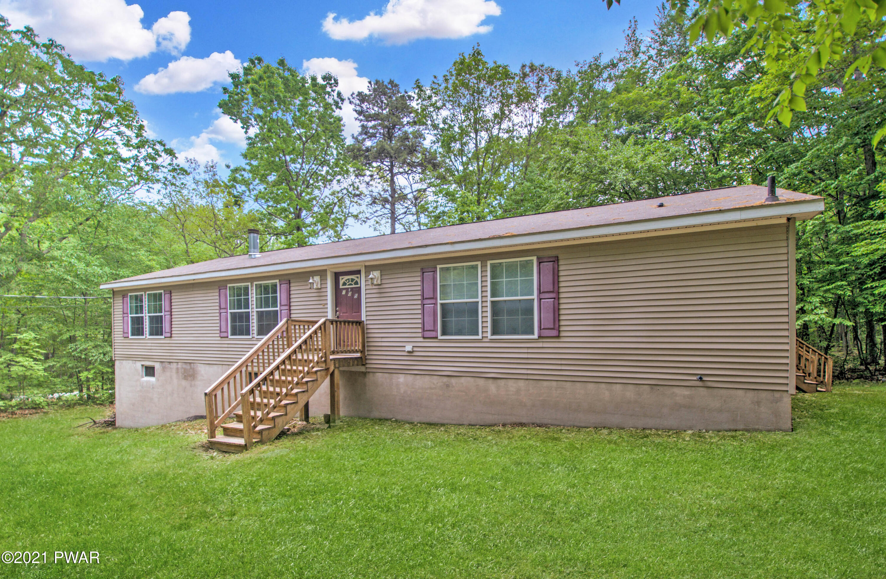 105 Lochinvar Road Greeley, PA 18425 - Photo 1 of 29 1-Exterior