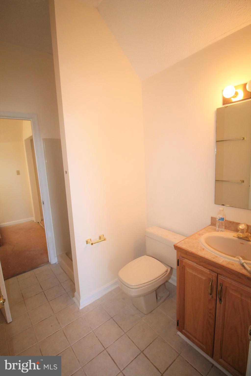 301 Huntersridge Road Winchester, VA 22602 - Photo 30 of 51 Jack & Jill bathroom between two upstairs bedrooms
