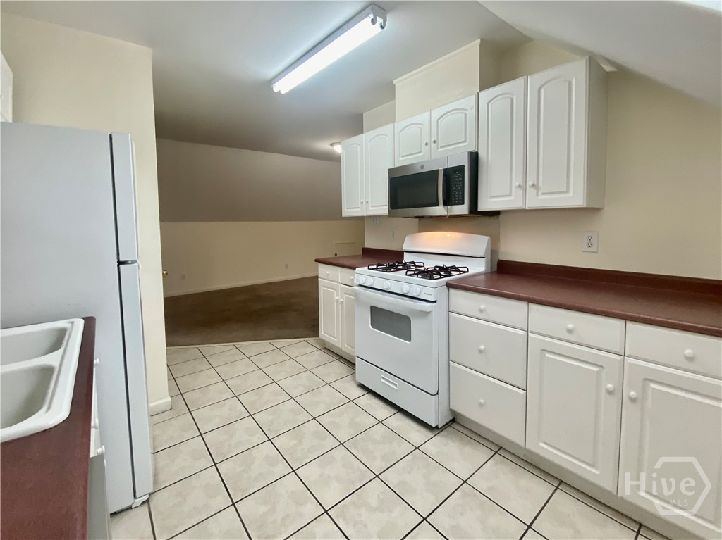 1315 B Bonaventure Road, Unit UPSTAIRS Savannah, GA 31404 - Photo 8 of 18