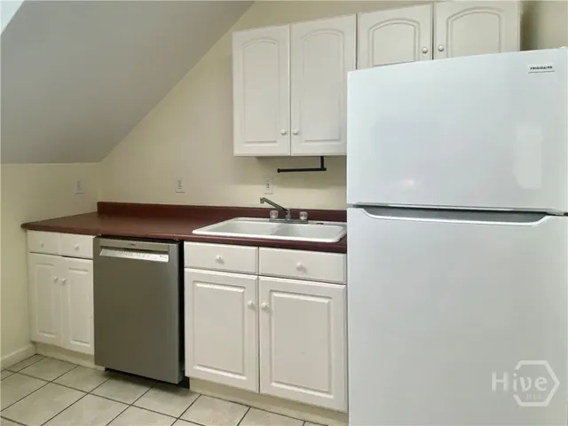 $1,450 | 1315 B Bonaventure Road, Unit UPSTAIRS, Savannah, GA 31404