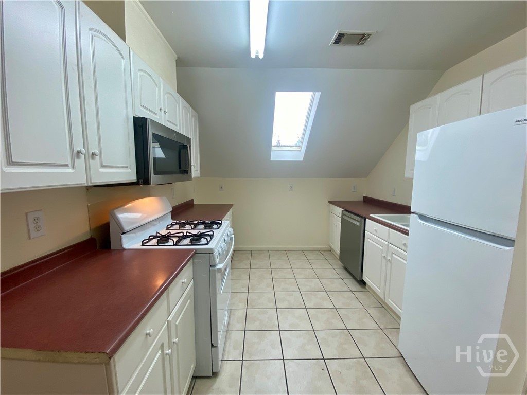 1315 B Bonaventure Road, Unit UPSTAIRS Savannah, GA 31404 - Photo 10 of 18