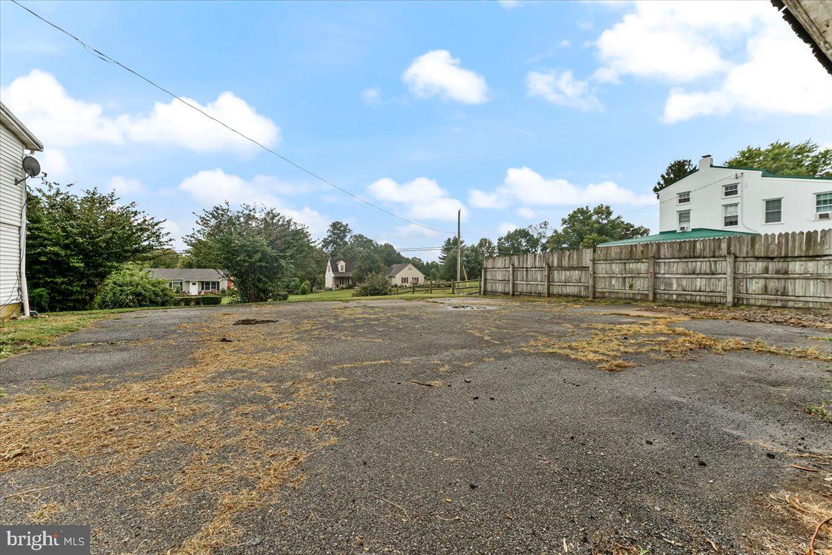 177 New Garden Road Avondale, PA 19311 - Photo 27 of 37 Ample parking for all residents!