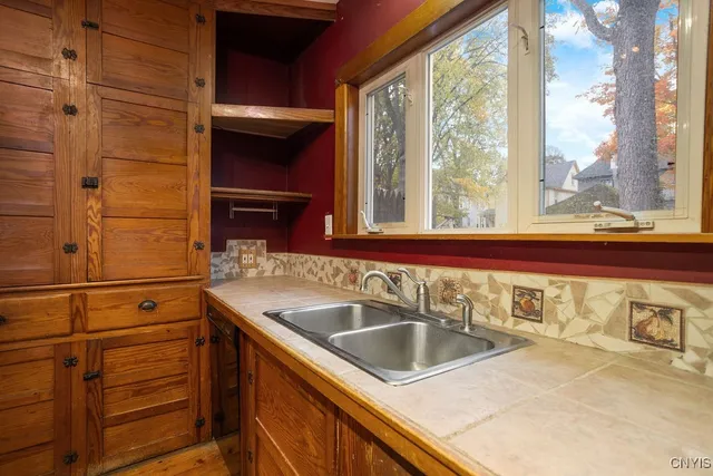 $299,000 | 109 Avondale Place, Syracuse, NY 13210