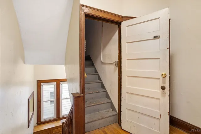 $299,000 | 109 Avondale Place, Syracuse, NY 13210