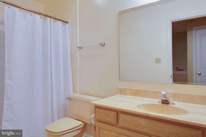 1716 Mountain Road Haymarket, VA 20169 - Photo 8 of 30 Bath