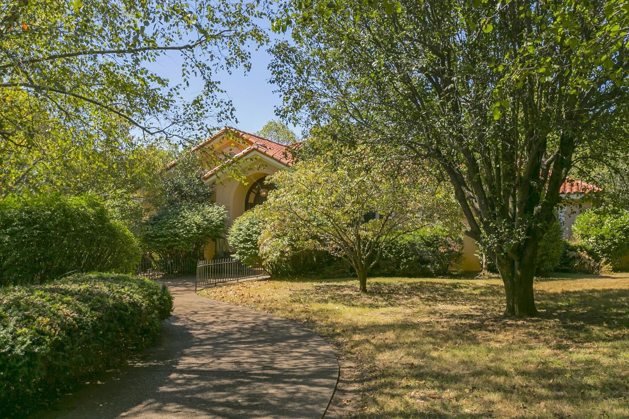 1029 Tulloss Road Franklin, TN 37067 - Photo 4 of 30 Gallery Image 4