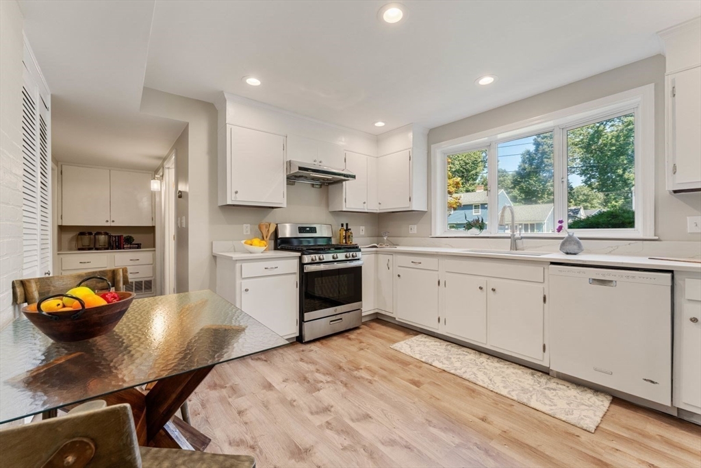 29 Virginia Road Natick, MA 01760 - Photo 4 of 28 Gallery Image 4