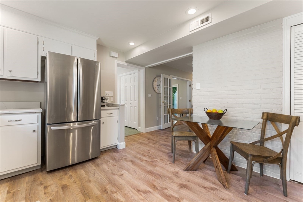 29 Virginia Road Natick, MA 01760 - Photo 6 of 28 Gallery Image 6