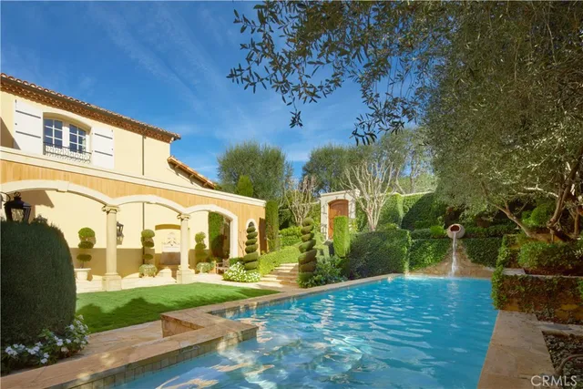 a view of an entryway