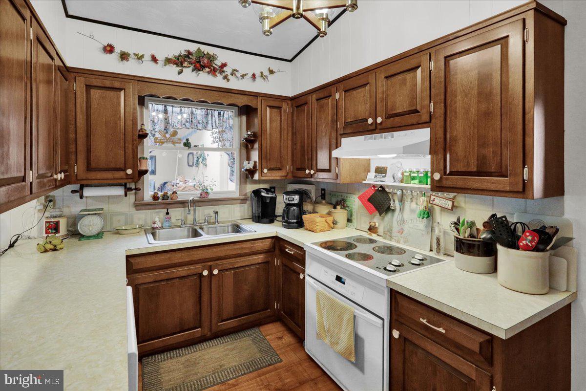 329 Gates Road Hershey, PA 17033 - Photo 11 of 34 Kitchen
