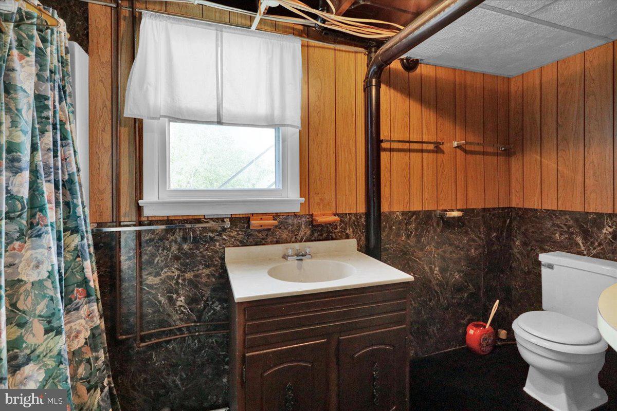329 Gates Road Hershey, PA 17033 - Photo 20 of 34 Full Bathroom