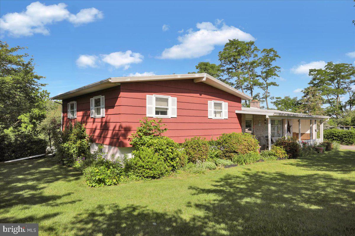329 Gates Road Hershey, PA 17033 - Photo 3 of 34 Gallery Image 3