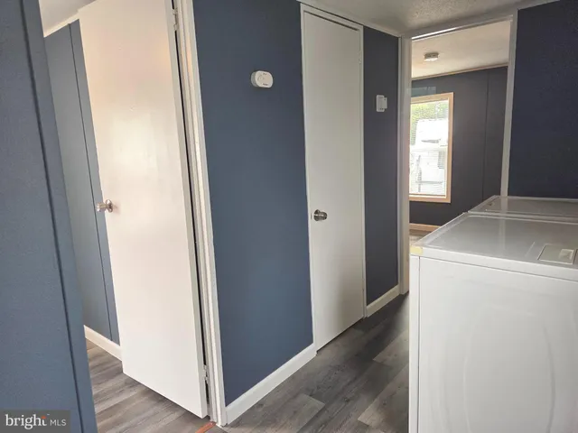 a view of bathroom with utility room