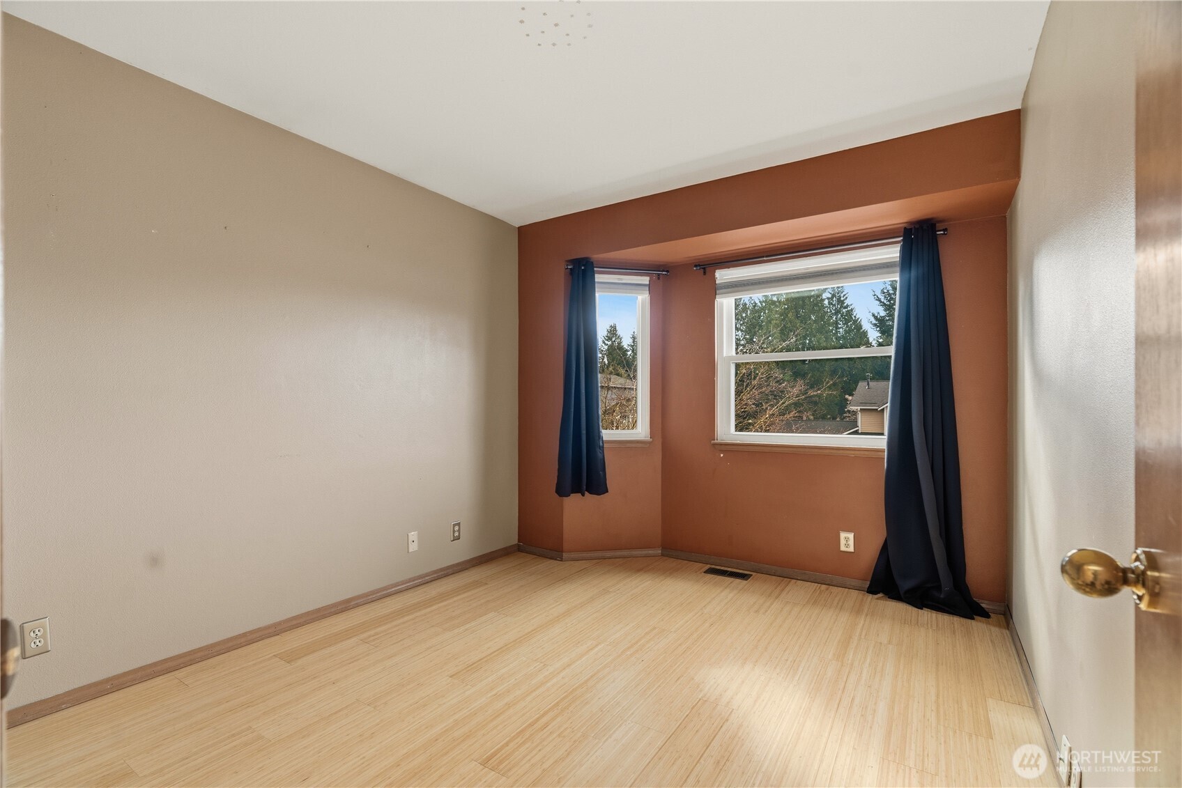 2401 185th Place Southeast Bothell, WA 98012 - Photo 27 of 36 an empty room with windows