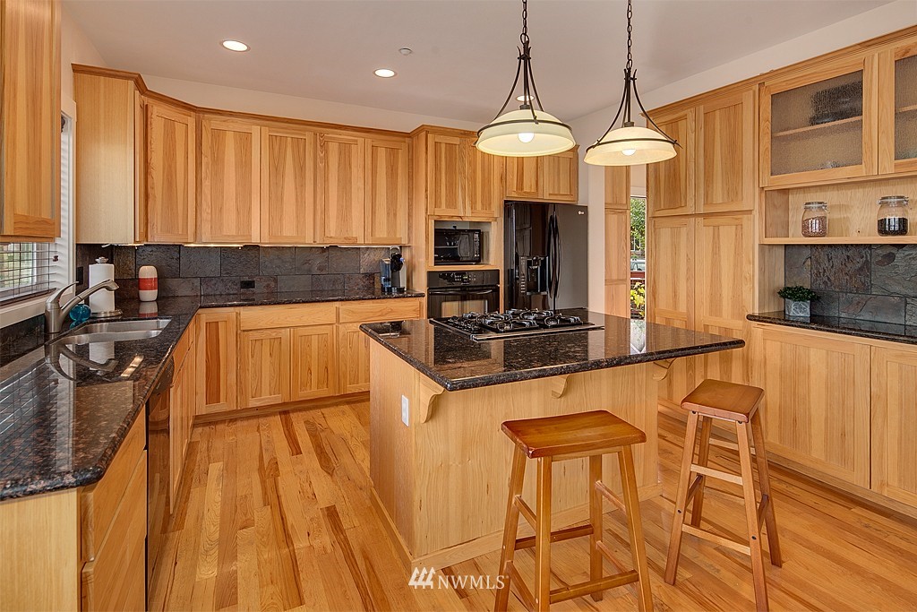 102 Northwest 6th Street Renton, WA 98057 - Photo 13 of 20