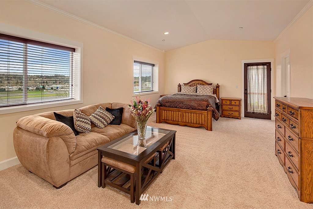 102 Northwest 6th Street Renton, WA 98057 - Photo 14 of 20