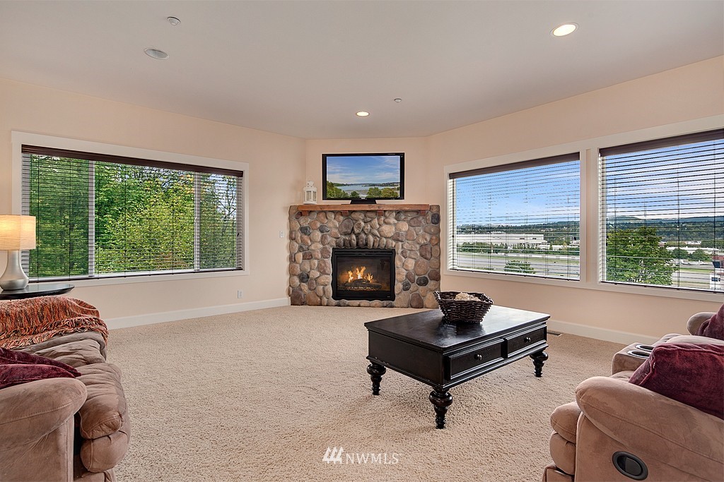 102 Northwest 6th Street Renton, WA 98057 - Photo 10 of 20